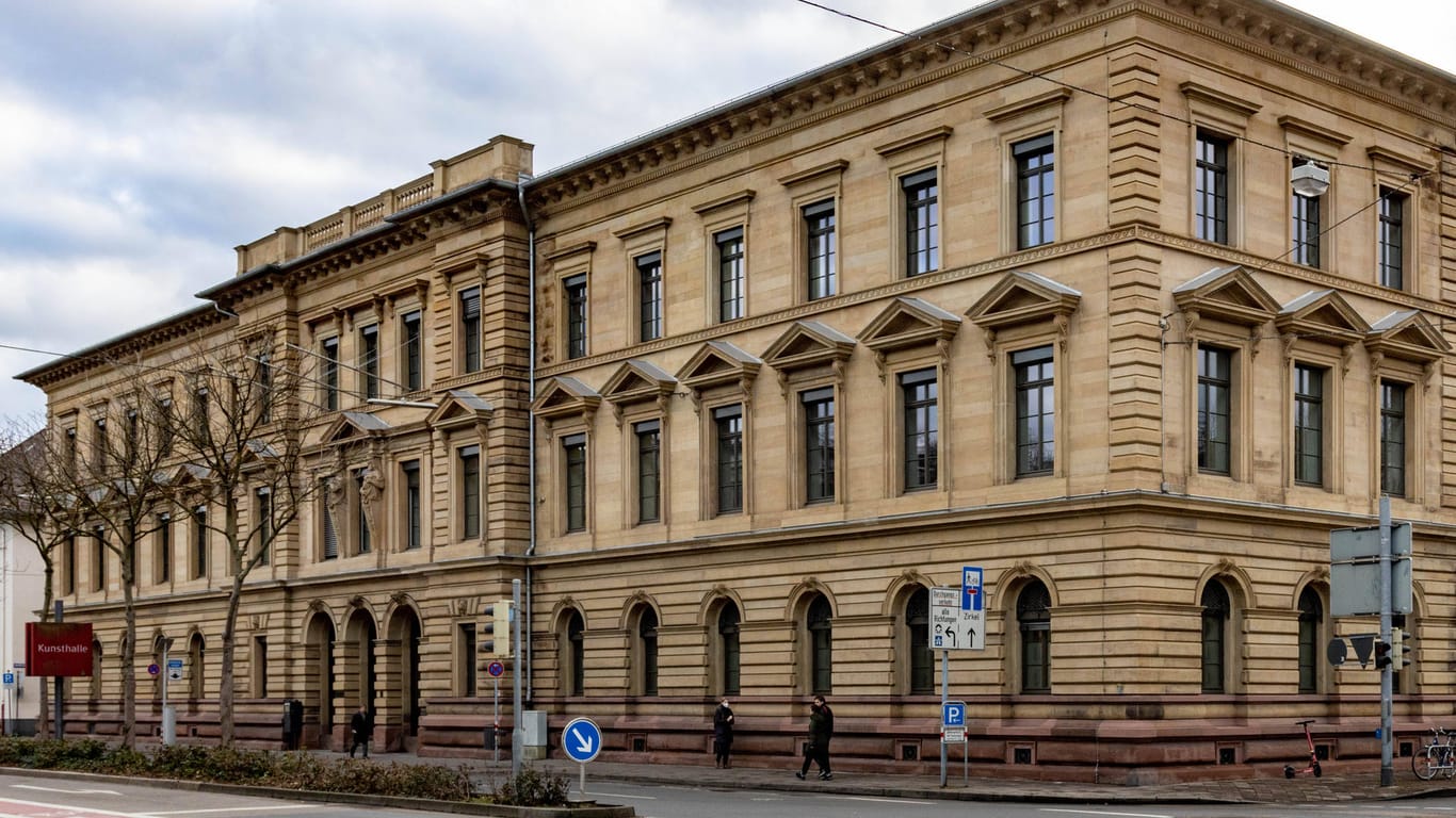 Das Landgericht Karlsruhe (Archivbild): Dort wurde gestern ein 20-Jähriger zu sechseinhalb Jahren Jugendstrafe verurteilt.