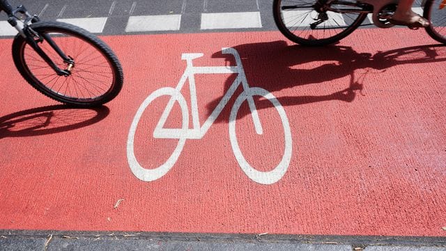 Gesund und gut für die Umwelt: Immer mehr Menschen steigen aufs Rad. Gesund und gut für die Umwelt: Immer mehr Menschen steigen aufs Rad.