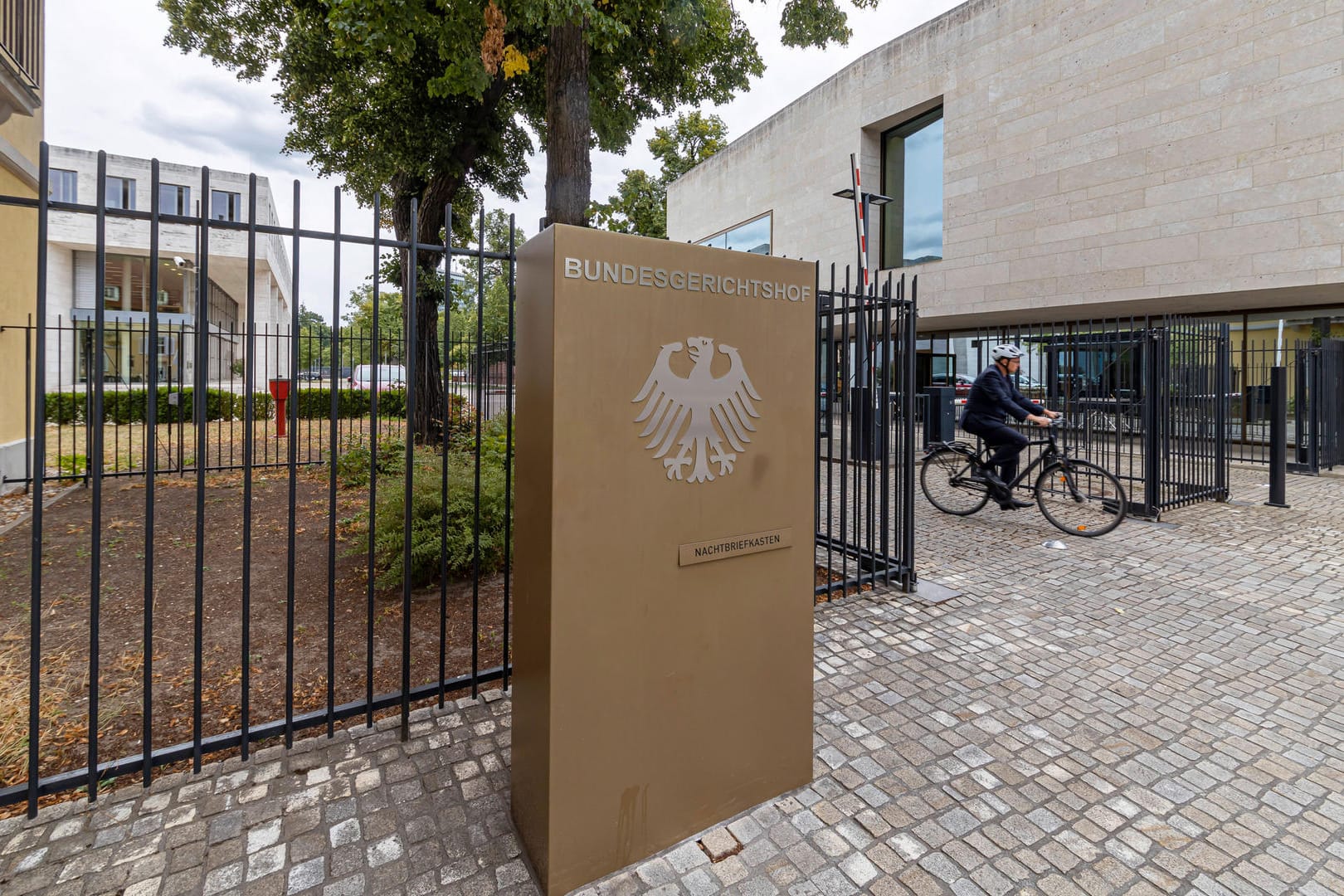 Der Bundesgerichtshof (BGH): Am Mittwoch bestätigte er die Verurteilungen mehrerer Bänker im Zuge des Cum-Ex-Skandals. Der Bundesgerichtshof (BGH): Am Mittwoch bestätigte er die Verurteilungen mehrerer Bänker im Zuge des Cum-Ex-Skandals.