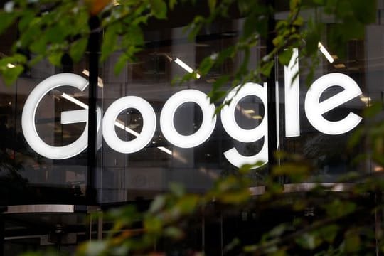 Der Umsatz der Google-Konzernmutter Alphabet stieg im Jahresvergleich um 62 Prozent.