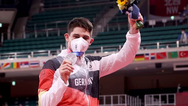 Feiert mit der Silbermedaille den größten Erfolg seiner Karriere: Eduard Trippel. Feiert mit der Silbermedaille den größten Erfolg seiner Karriere: Eduard Trippel.