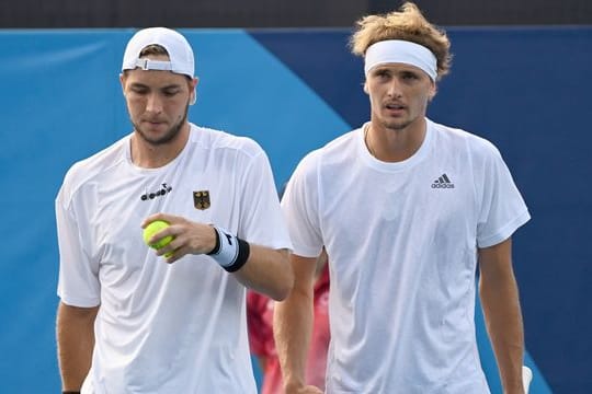 Alexander Zverev (r) und Jan-Lennard Struff haben das Halbfinale im Doppel verpasst.