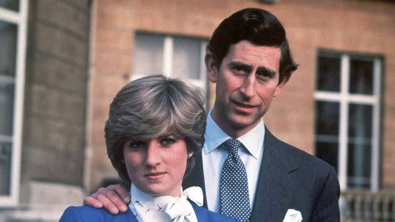 Prinz Charles (l) und seine Verlobte Lady Diana Spencer 1981 in London.