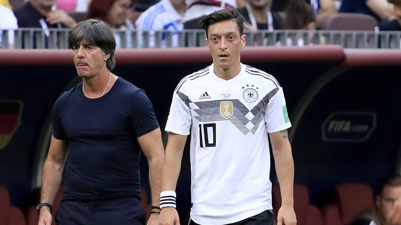 Im Unfrieden auseinander gegangen: Jogi Löw und Mesut Özil (v.l.). Im Unfrieden auseinander gegangen: Jogi Löw und Mesut Özil (v.l.).