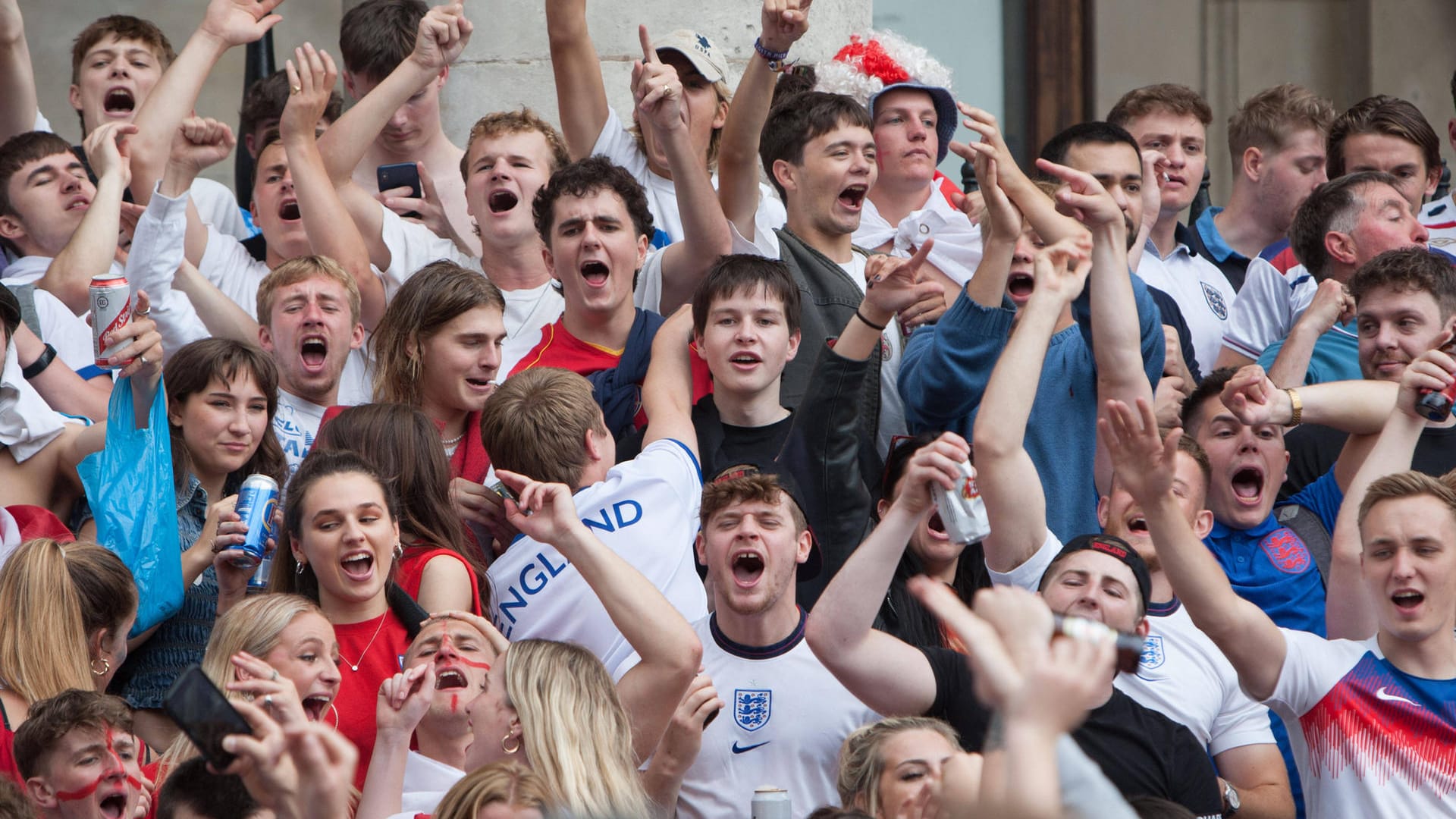 Englische Fußballfans in London: Ein Treiber der Pandemie waren die Zusammenkünfte auf der Straße bei der Fußball-EM vermutlich nicht.