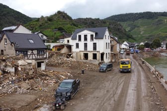 Zerstörte Häuser in Mayschoß: Tagelang waren die Einwohner von der Außenwelt abgeschnitten.