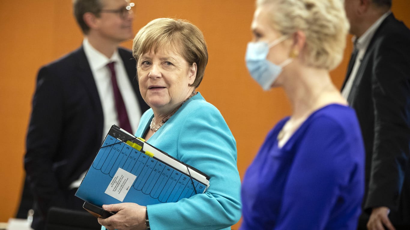 Kanzlerin Angela Merkel und SPD-Ministerpräsidentin Manuela Schwesig (vorn): Welches Konzept wird die Kanzlerin empfehlen?