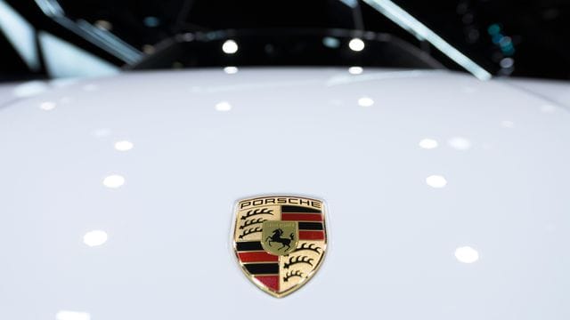 Wappen mit dem Logo von Porsche Wappen mit dem Logo von Porsche