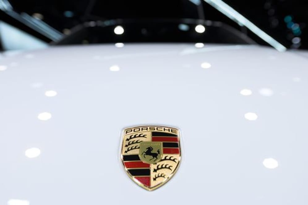 Wappen mit dem Logo von Porsche