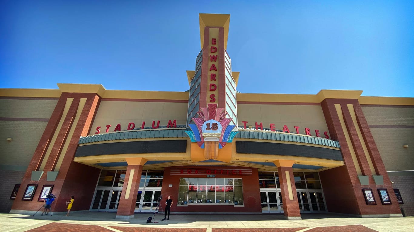 Kino in der kalifornischen Stadt Corona: Während eines Films wurden dort zwei Menschen niedergeschossen.