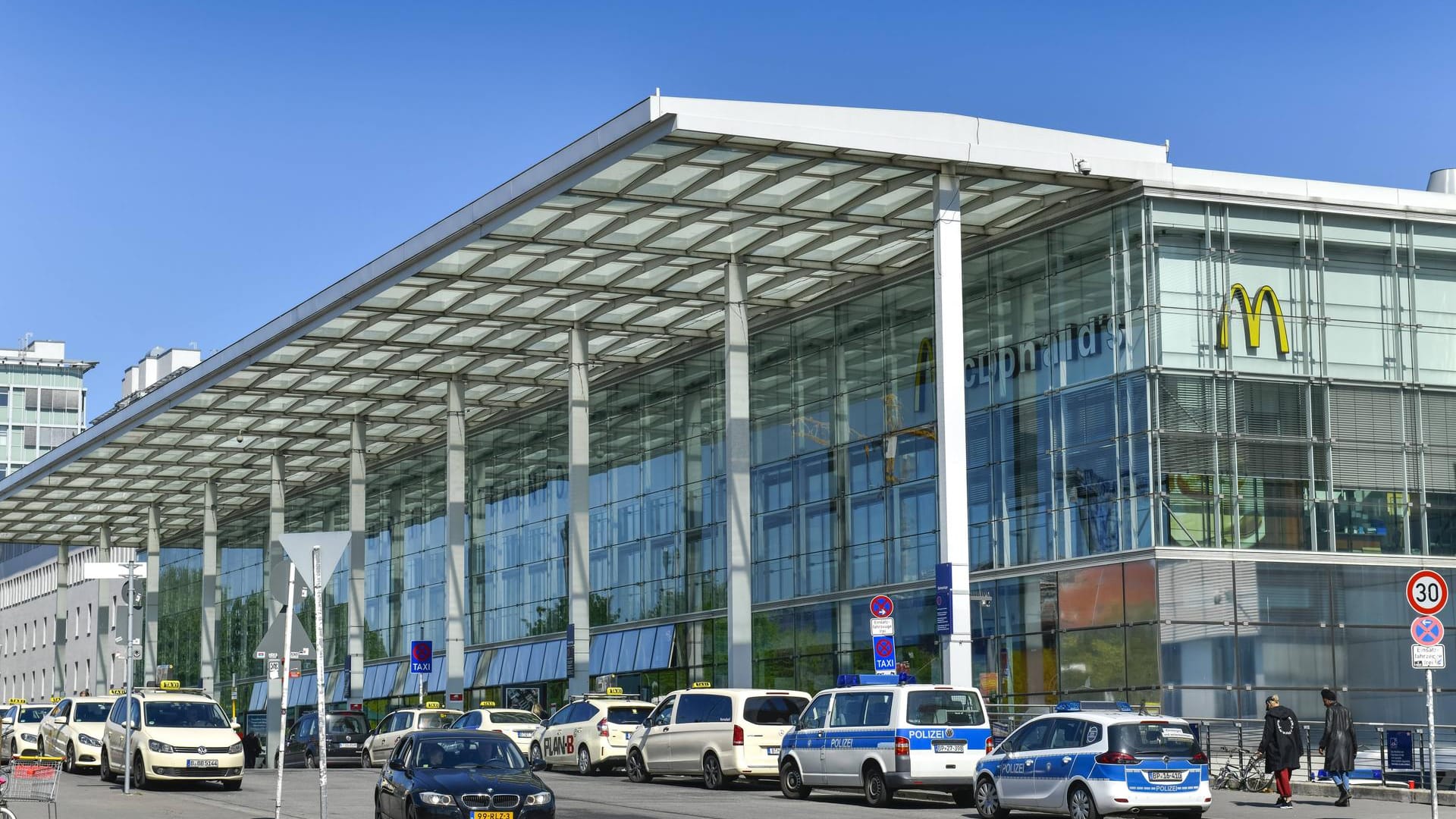 Blick auf den Ostbahnhof: Seit der Eröffnung des Hauptbahnhofs halten deutlich weniger Züge am Ostbahnhof.