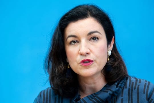 Digitalministerin Dorothee Bär hat mit ihrer spanischen Amtskollegin ein Pilotprojekt für ein grenzüberschreitendes digitales Ausweissystem gestartet.