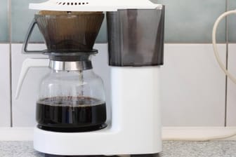 Filterkaffeemaschine: Sie lässt sich auch mit Hausmitteln reinigen.