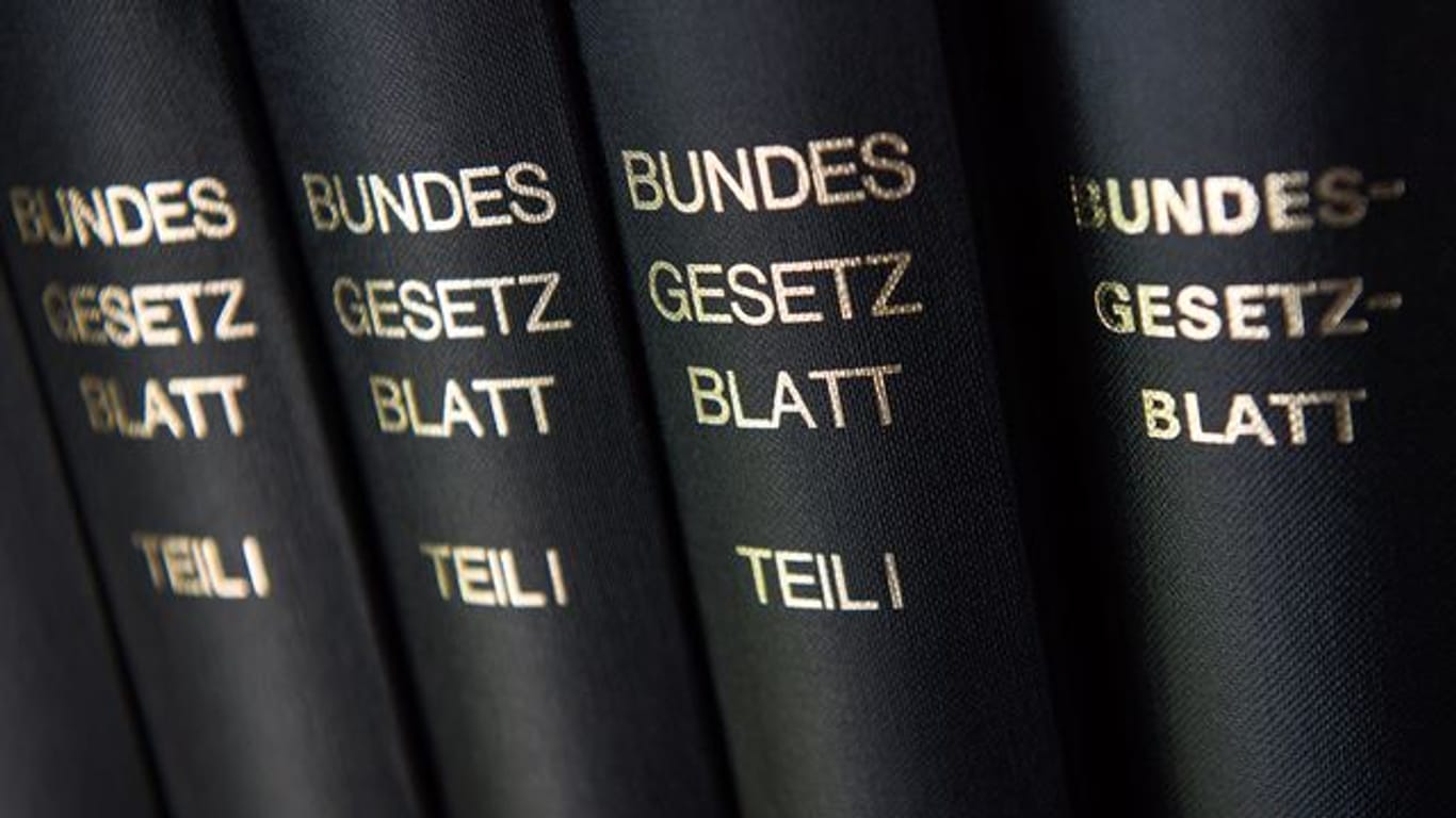 Bislang werden neue Gesetze im Bundesgesetzblatt verkündet - nun soll der Prozess digitalisiert werden.