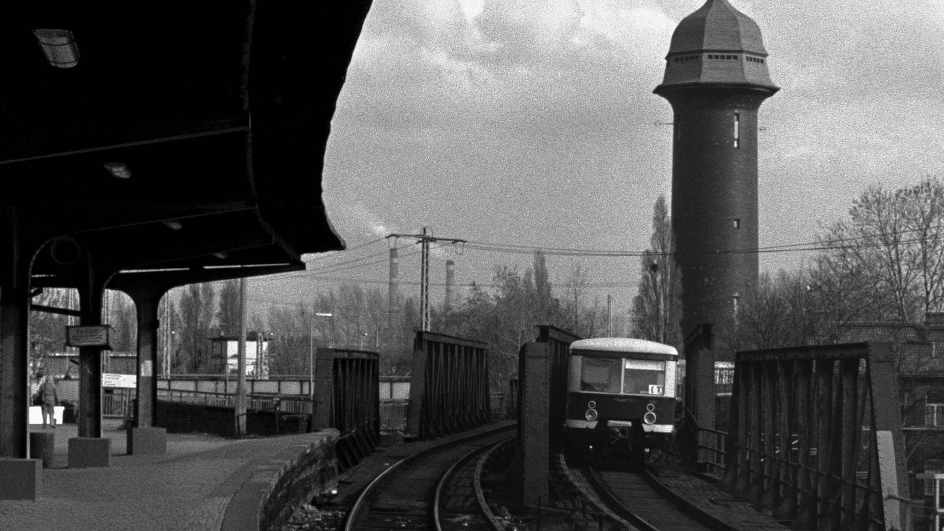 Der Bahnhof Ostkreuz in 1990: Der Umbau begann erst nach der Wiedervereinigung.