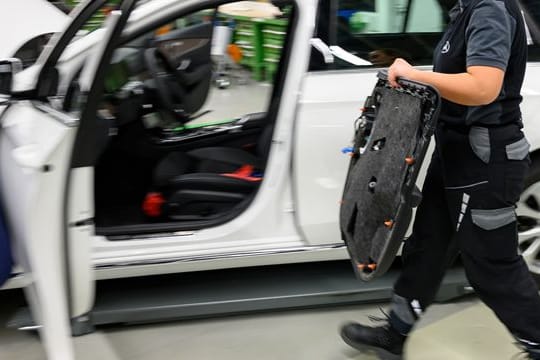 Die Ausbildung zum Fahrzeuginnenausstatter heißt künftig Fahrzeuginterieur-Mechaniker und wird auch inhaltlich angepasst.