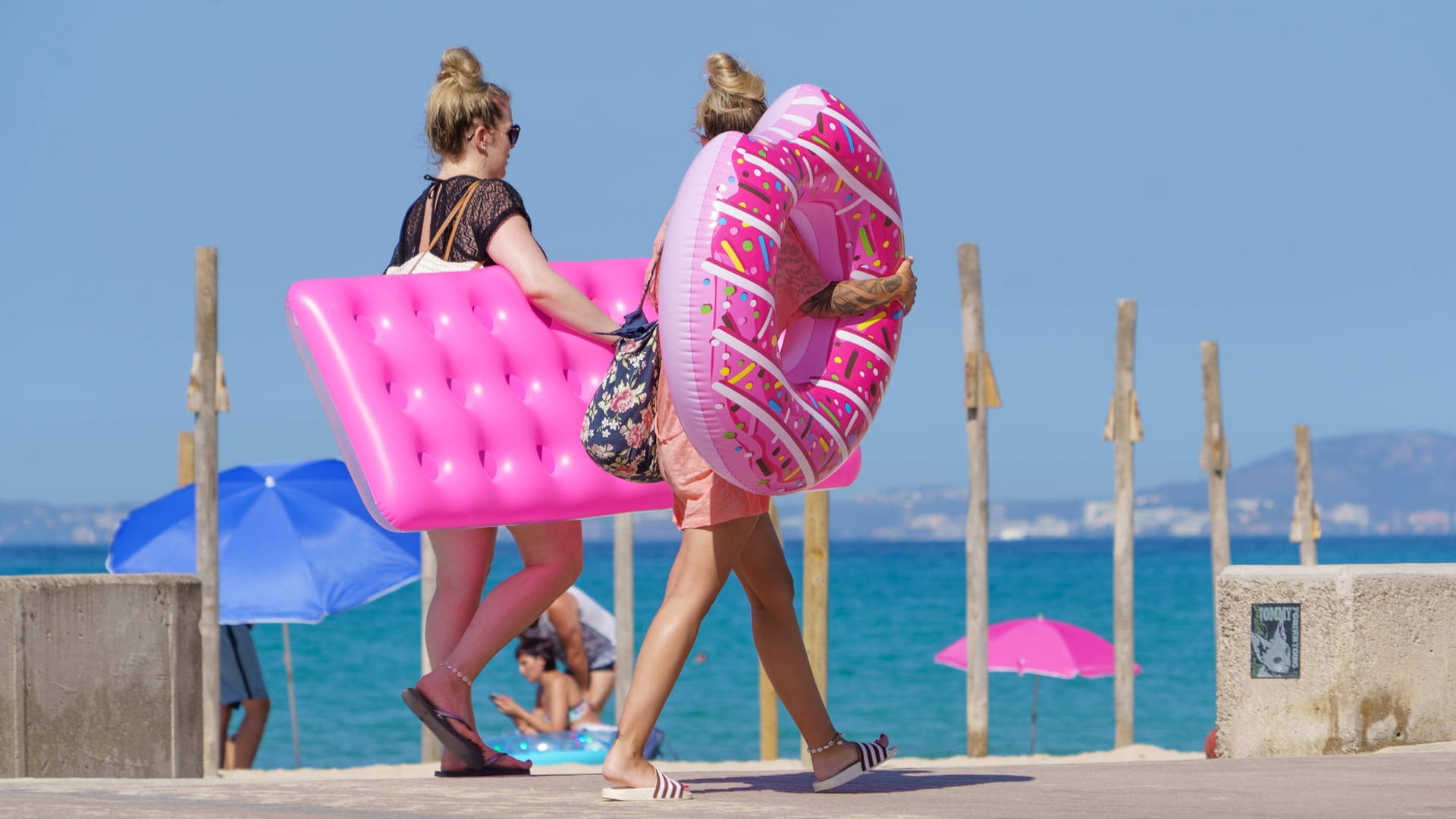 Playa de Palma: Vor allem rund um die Partyhochburg hat die SPD Plakatwände aufstellen lassen.