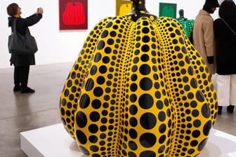 Kunstwerk der Künstlerin Yayoi Kusama: Gulbenkian verkaufte den Kürbis an die Honkonger Kunstgesellschaft, doch das Kunstwerk kam dort nie an.