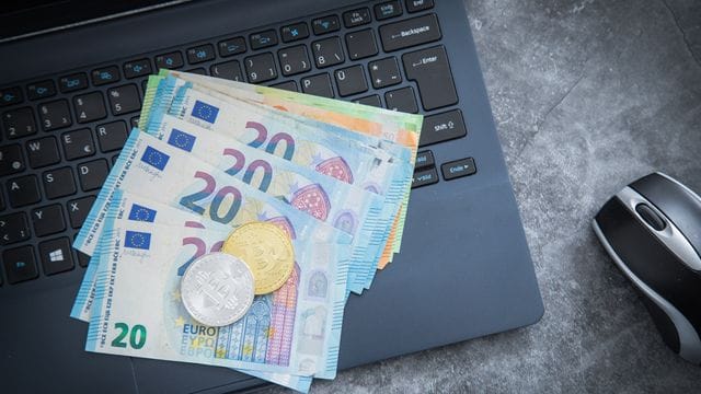 Wer Geld an der Börse investiert, sollte typische Anleger-Fehler kennen - und diese vermeiden. Wer Geld an der Börse investiert, sollte typische Anleger-Fehler kennen - und diese vermeiden.