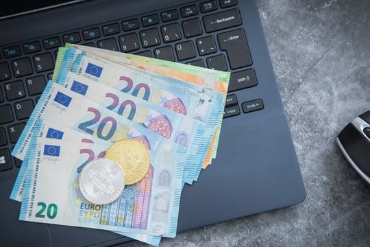Wer Geld an der Börse investiert, sollte typische Anleger-Fehler kennen - und diese vermeiden. Wer Geld an der Börse investiert, sollte typische Anleger-Fehler kennen - und diese vermeiden.
