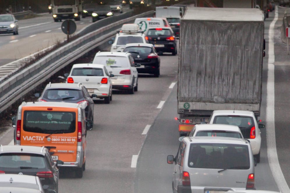 Stau am Autobahnkreuz Heumar (Symbolbild): Bis Samstagfrüh gibt es Sperrungen auf der A3.