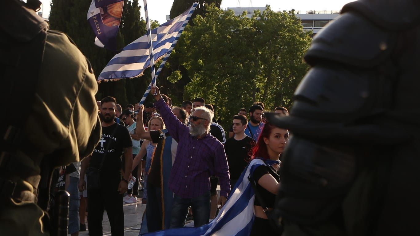 Impfgegner demonstrieren in Athen.