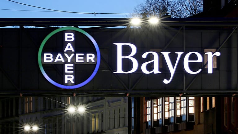 Bayer-Logo (Symbolbild): Das Unternehmen machte 2020 große Verluste.