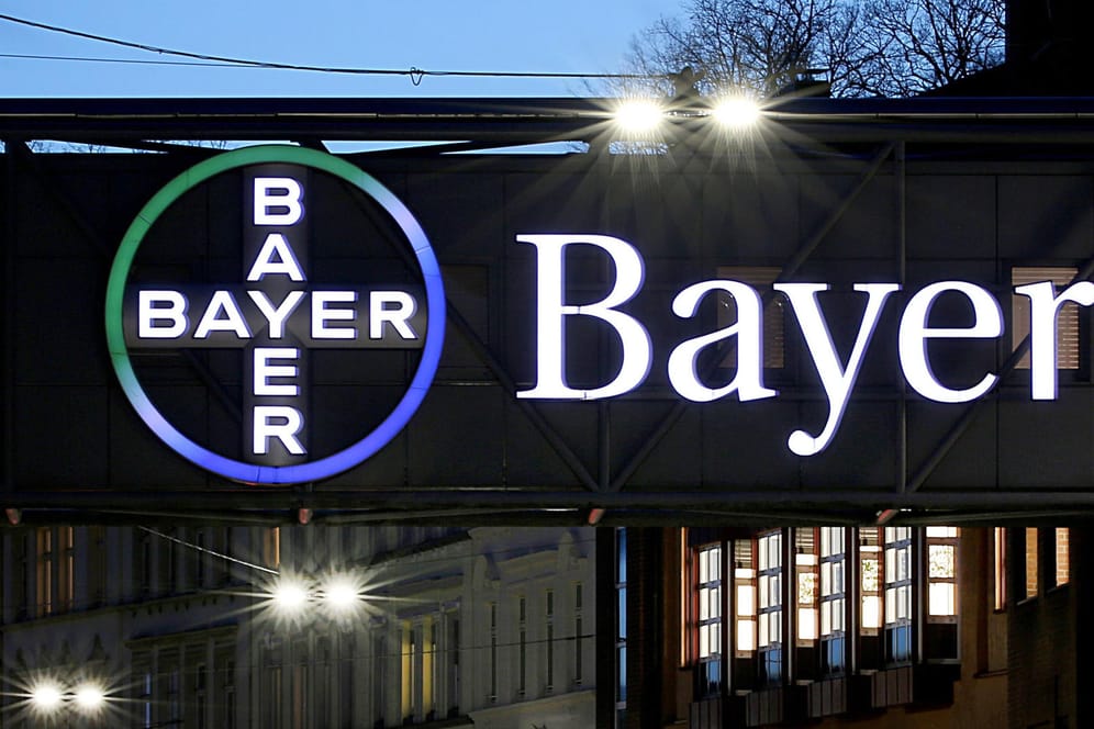 Bayer-Logo (Symbolbild): Das Unternehmen machte 2020 große Verluste.