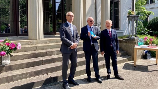 Ehrenpreis für Bremens Innensenator Ehrenpreis für Bremens Innensenator