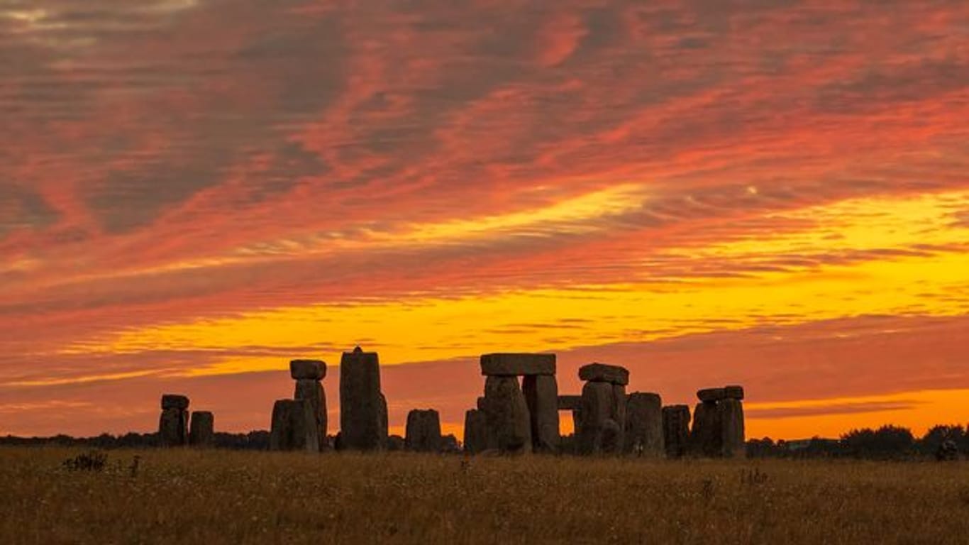 Sonnenaufgang über Stonehenge.