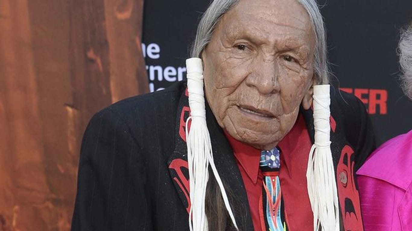 Der indigene Schauspieler Saginaw Grant aus dem Film "The Lone Ranger" ist mit 85 Jahren gestorben.
