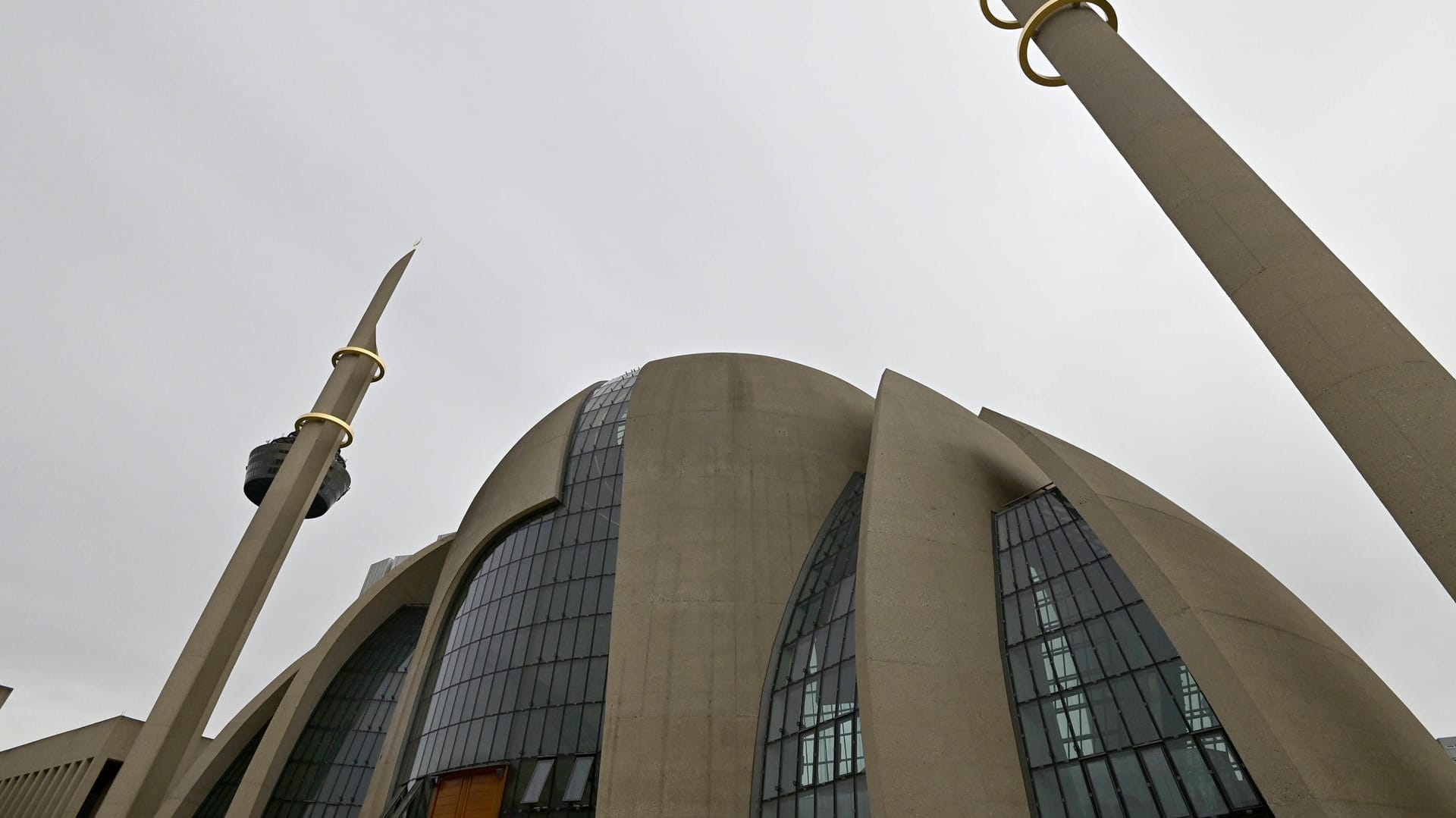 Die Ditib-Zentralmoschee in Köln-Ehrenfeld (Archivbild): Am Wochenende können sich hier alle ab 12 Jahren impfen lassen. Die Ditib-Zentralmoschee in Köln-Ehrenfeld (Archivbild): Am Wochenende können sich hier alle ab 12 Jahren impfen lassen.