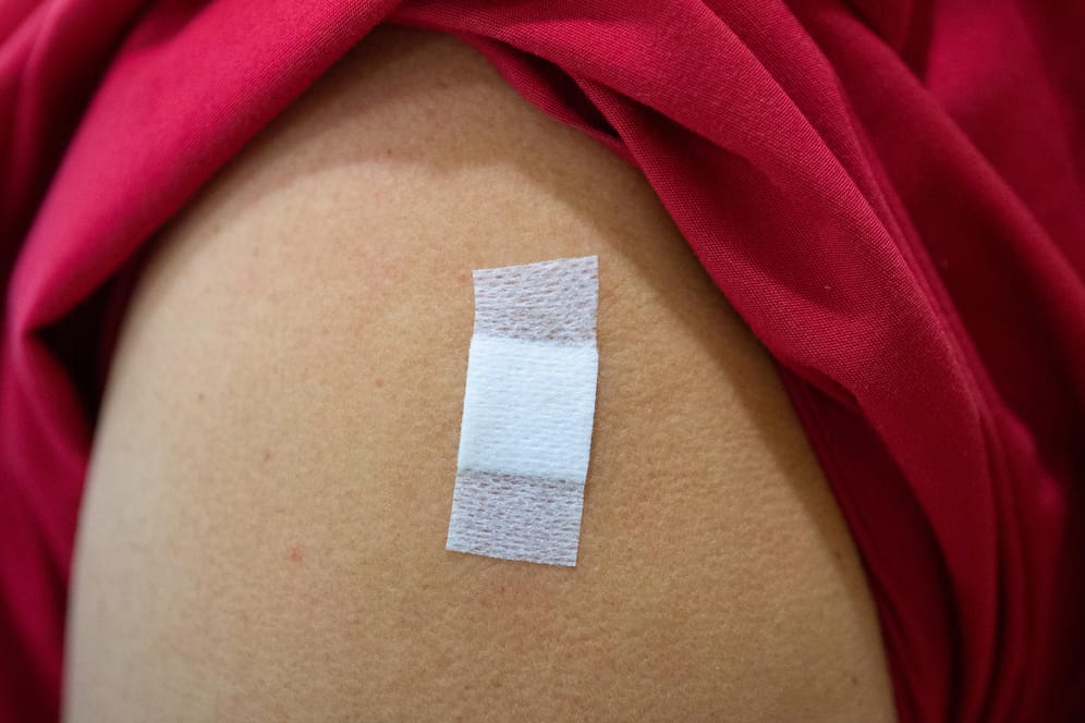 Corona-Impfung: Wer Fotos von seiner Impfung in den sozialen Medien postet, könnte dazu beitragen, dass sich mehr Menschen impfen lassen, so die Forscher.