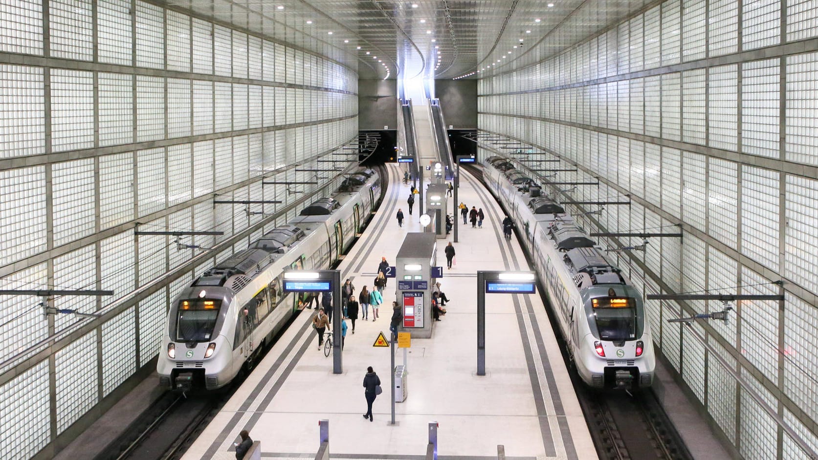 Unterirdische S-Bahn Haltestelle am Wilhelm-Leuschner-Platz (Symbolbild): Der Mitteldeutsche Verkehrsbund ändert zum ersten August die Preise – dabei werden einige belohnt. Unterirdische S-Bahn Haltestelle am Wilhelm-Leuschner-Platz (Symbolbild): Der Mitteldeutsche Verkehrsbund ändert zum ersten August die Preise – dabei werden einige belohnt.