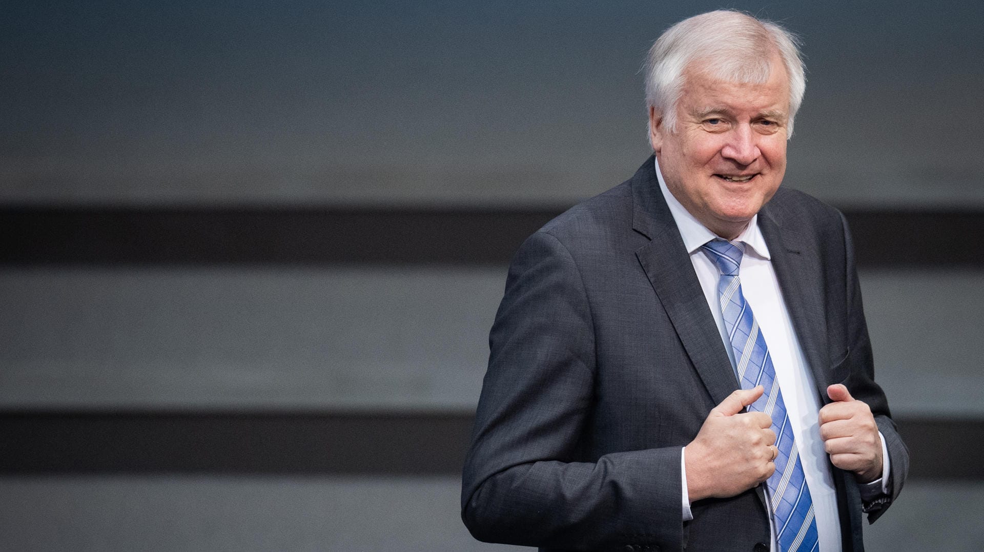 Bundesinnenminister Horst Seehofer im Bundestag (Archivbild). Er beabsichtigt, weiterhin Straftäter nach Afghanistan abzuschieben. Bundesinnenminister Horst Seehofer im Bundestag (Archivbild). Er beabsichtigt, weiterhin Straftäter nach Afghanistan abzuschieben.