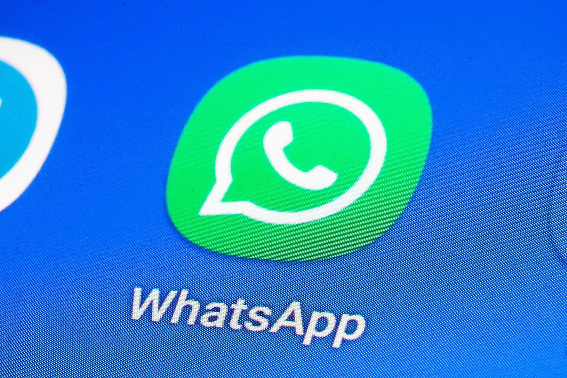 Das Logo von WhatsApp: Achten Sie auf den Doppelpfeil.