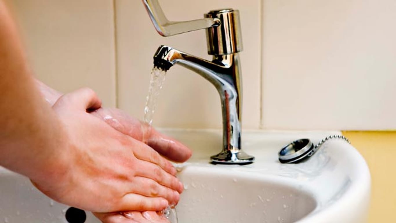 Harmloses Wasser kann bei Allergikern fiese Symptome auslösen.