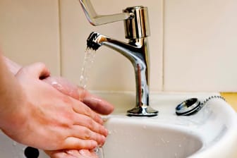 Harmloses Wasser kann bei Allergikern fiese Symptome auslösen.