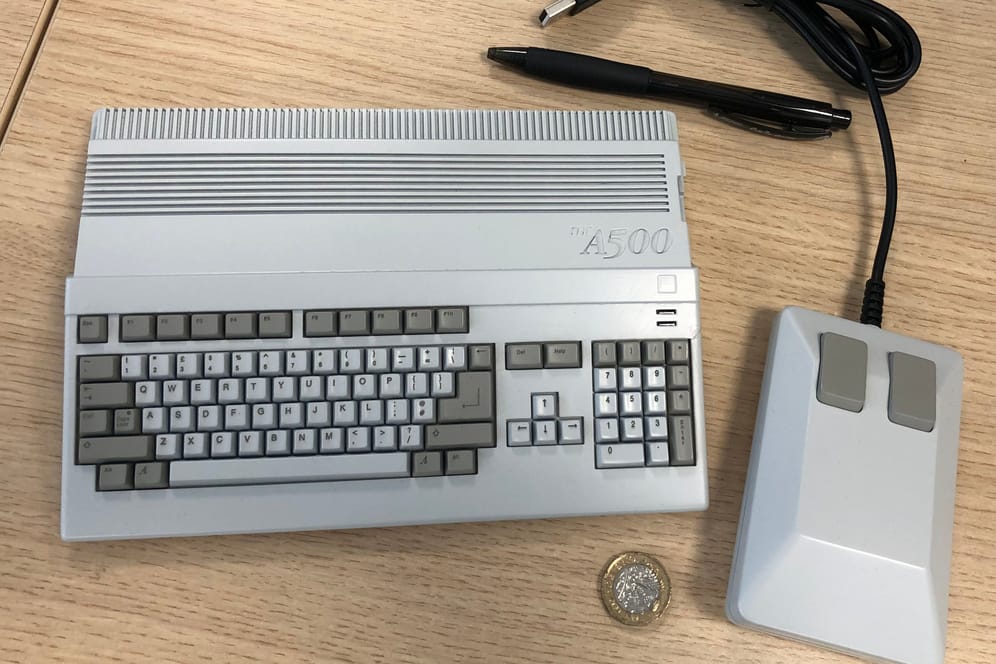 Gleiche Form, neue Größe: Der The A500 Mini kommt als Neuauflage des Amiga 500 von 1987 Anfang 2022 in den Handel.