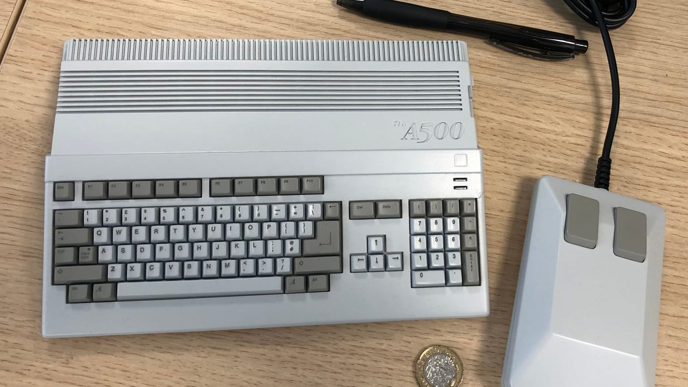 Gleiche Form, neue Größe: Der The A500 Mini kommt als Neuauflage des Amiga 500 von 1987 Anfang 2022 in den Handel.