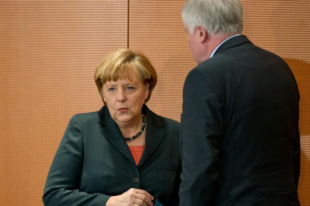 Bundeskanzlerin Angela Merkel und der CSU-Chef Horst Seehofer haben verschiedene Ansichten zum Umgang mit der Flüchtlingskrise.
