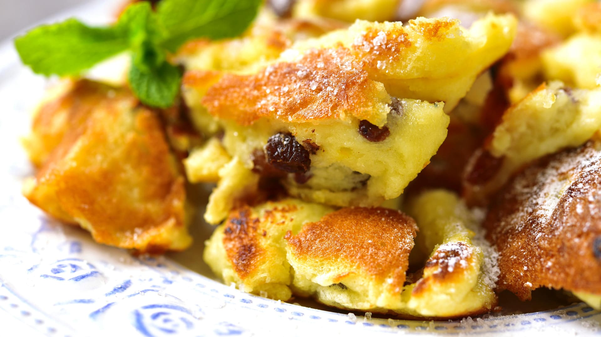 Kaiserschmarrn: Mit ein paar Handgriffen wird er besonders zart.