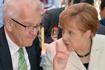 Kretschmann und Merkel bei einer Veranstaltung im Juli. Ein Traumbündnis ist Schwarz-Grün für die Wähler nicht.