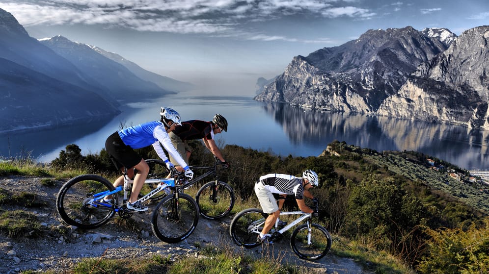 Traumhaftes Panorama: Viele Radtouren bieten neben Fitness-Training auch atemberaubende Naturerlebnisse…