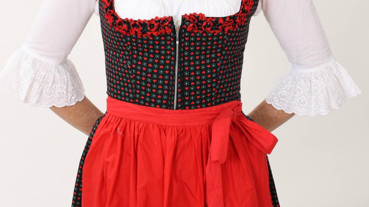 Frau im Dirndl