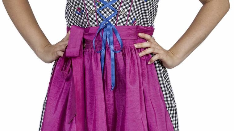 Junge Frau im Dirndl