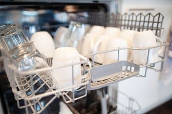Spülmaschine: Der Geschirrspüler spart Zeit – aber auch Geld?