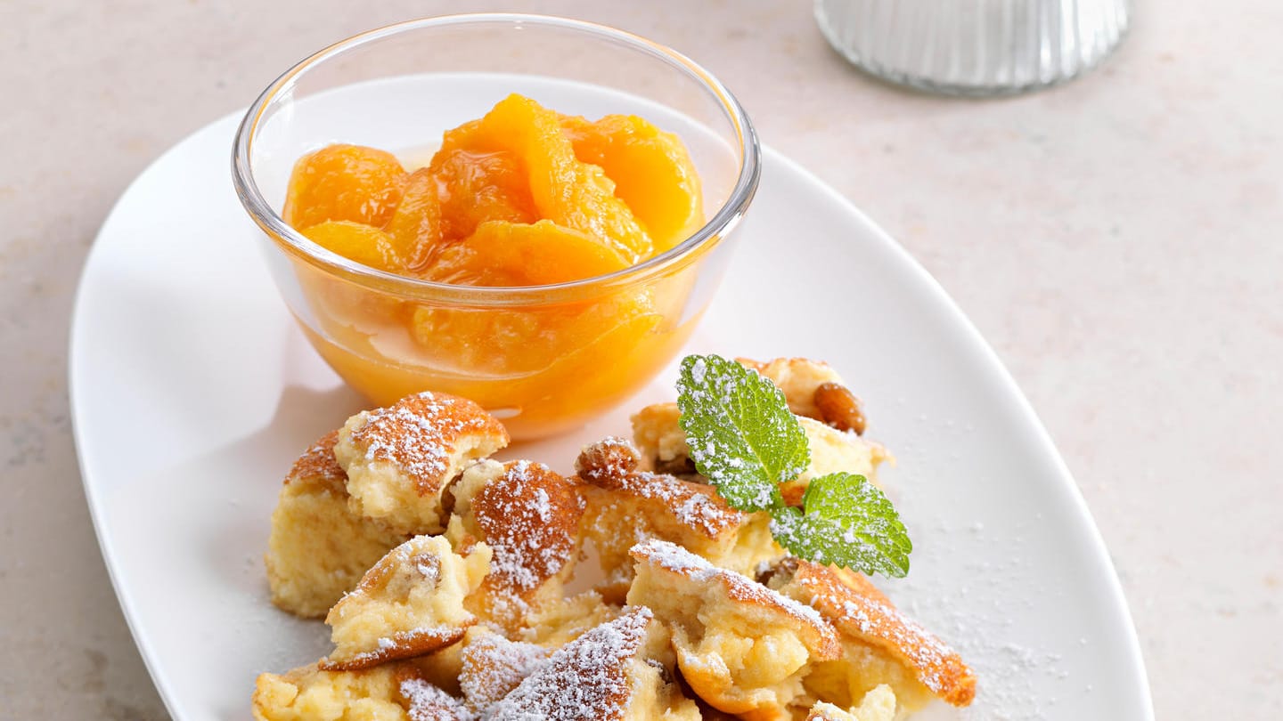 Kaiserschmarrn: Gut schmeckt er in Begleitung von Marillenröster.