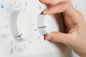 Waschmaschine: Eine Verringerung der Waschtemperatur kann bereits Energie und somit Kosten sparen.