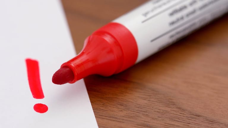 Wasserfesten Edding entfernen: Diese Hausmittel helfen